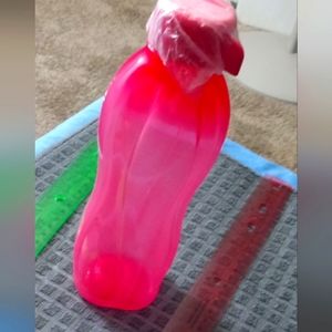 **BRAND NEW** TUPPERWARS MEDIUM ECO-WATER BOTTLE.